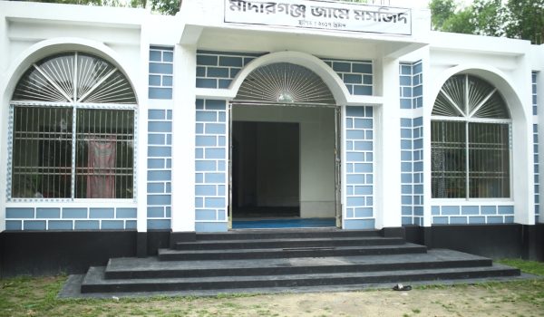 পরিবেশবান্ধব নির্মাণে দৃষ্টান্ত মাদারগঞ্জ জামে মসজিদ